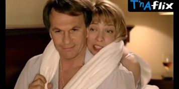 Mariya Zvonaryova Sexy Scene  in Okhota Na Izyubrya