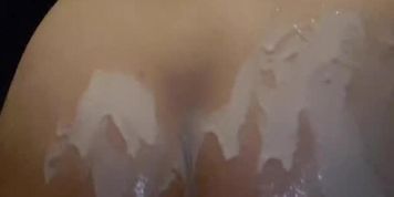 Huge bubble butt rides a dildo (bubblebumbutt)