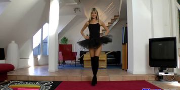 Gorgeous pussylicking lesbian ballerina teen (Kaylana Reese)