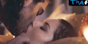 Sunny Leone Lesbian Scene  in One Night Stand