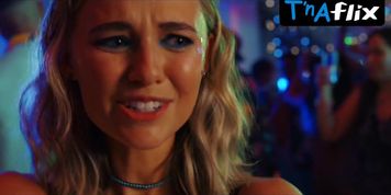 Ashley Moore Bikini Scene  in I Know What You Did Last Summer