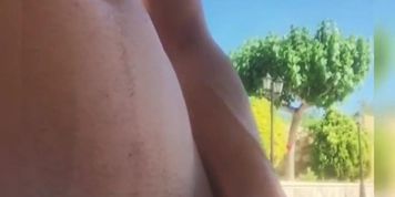 Joven se masturba en parque p&uacute;blico en confinamiento. Gran polla 