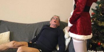 70 year old man fucks 18 year old girl she swallows his cum