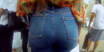 Fundiyazo en jeans bien ajustados