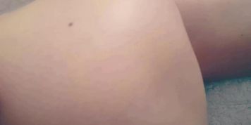 se le pasa la mano a mi profesor de masaje y termina follandome y corriendose en mi culo