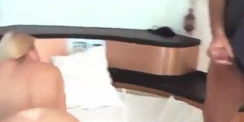 Sortudos comendo brincando a bucetinha rosinha de uma das melhores de todos os tempos