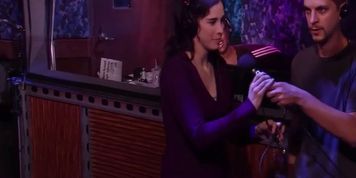 Howard Stern, Sarah Silverman smells Richards balls for fun.2007, Sarah Silverman is curious