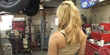 Hot Blonde making out and eating pussy