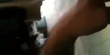Amateur mamando la verga de su jefe