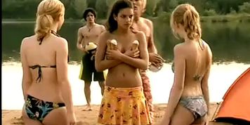 Lilli Hollunder Bikini Scene  in Verbotene Liebe
