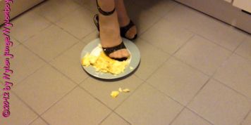 Apfelmus mit High Heel (Crushing)