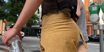 Candid 4k - Sunflower Girl Has Some Jiggle On Her