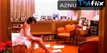 Mar Flores Underwear Scene  in Resultado Final