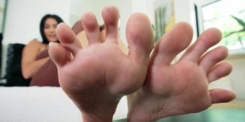 Roxie Sinner 4K JOI FOOT LHF