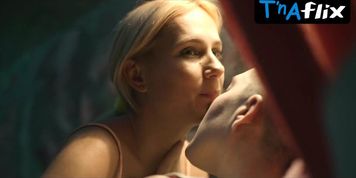Carol Garcia Lesbian Scene  in Tremembe