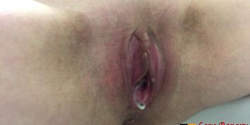 Close Up Pissing with Vaginal Discharge (LoveBanaxy)