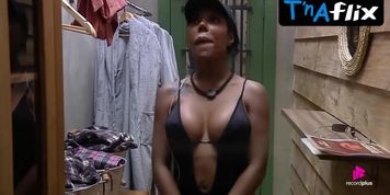 Carol Lekker Bikini Scene  in A Fazenda 17