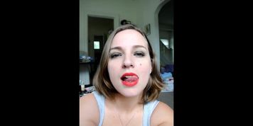 kiss face