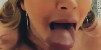 CALIENTE MAMI TETONA GOZA RICO MI VERGA