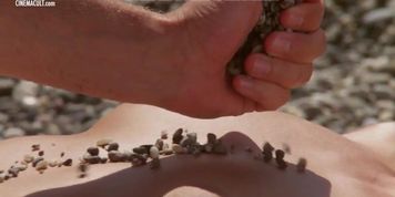 Nude Celebrities in Sunbathing Scenes vol 2 (Edwige Fenech, Elizabeth Hurley, Gloria Guida, Kiele Sanchez, Laura Prepon, Lea Thompson, Lia Tanzi, Liv Tyler, Milla Jovovich, Rachel Weisz)