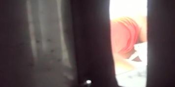 Trimmed down pussy spied as it pissed