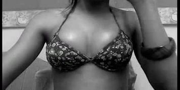 Ebony Girl With A Juicy Pussy - video 1