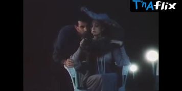 Olga Drozdova Breasts Scene  in Progulka Po Eshafotu