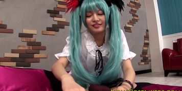 Asian fantasy babe sucking on dick before oral