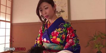 Steamy Japanese Woman In Kimono Gives Hot Blow Job On Cam (lover with)