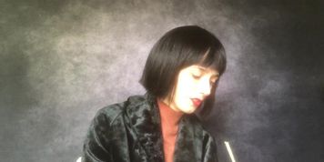 Breaking out the big holder! And easing into my flapper phas.. by kendalbrenneman from OnlyFans | Coomer