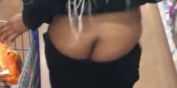 Ghetto Teen Flash Jiggly Booty At Walmart 