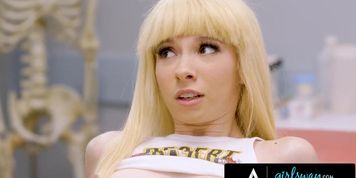 Girlsway - Skinny Kenzie Reeves Has Intense Scissoring With Doctor After Massively Squirting On Her (Serene Siren)