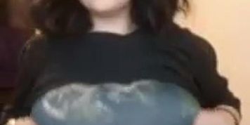 Linda chica de tetas ricas