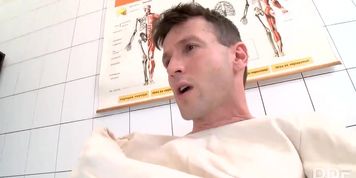 Foot fetish Doc Emma Butt gives patient footjob at the XXX kinkster clinic