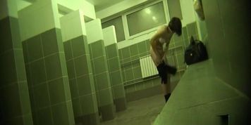 in public pool showers 833