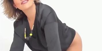 Sexy Cougar Girl