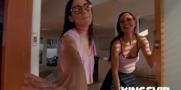 Girlfriends Gone Wild (Abella Danger, Aidra Fox, Bella Danger)