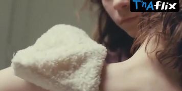 Julie-Marie Parmentier Sexy Scene  in No Et Moi