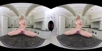 VR desperate blonde Vinna pleasing her landing strip pussy