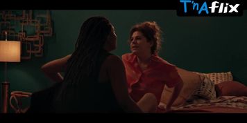 Leticia Colin Sexy Scene  in A Porta Ao Lado (Barbara Paz)
