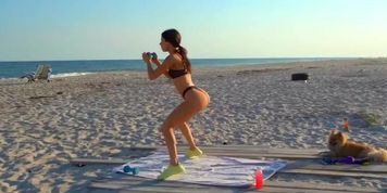 La pillo en la playa y me la llevo al hotel  (Callie Calypso, Jordi El Nino Polla, Lana Rhoades, Paola Bracho)