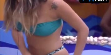 Monique Amin Bikini Scene  in Big Brother Brasil 2012