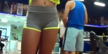 Pussy stretching in the gym