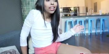 Jasmine is somewhat inexperienced in giving a blowjob (Jasmine Summers)