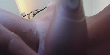 Goddess G*: Pussy stretch with pumpkin & clit sucker makes pussy squirt in pleasure!
