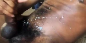 BigBusgXXX Busts a Huge Nut all Over Himself