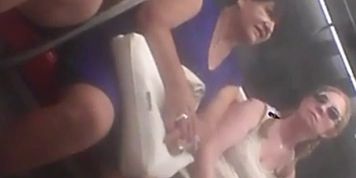 chilena en el metro se excita cuando la grabo y tiene orgasmos 2