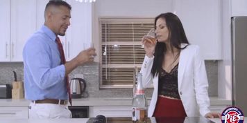 Hunk client gets to fuck Alexis in the kitchen