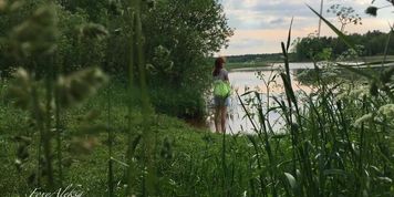I Chasing beautiful girl and peeping how she changes bikini.