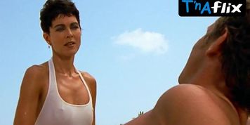 Anja Kruse Breasts Scene  in Klinik Unter Palmen